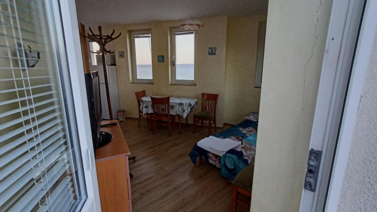 Nikolovi Home Apartments Pomorie Exterior foto